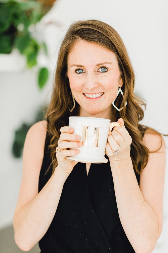 EM8KPcoQ Dr. Heather Finley holding a mug │ gutPractioner